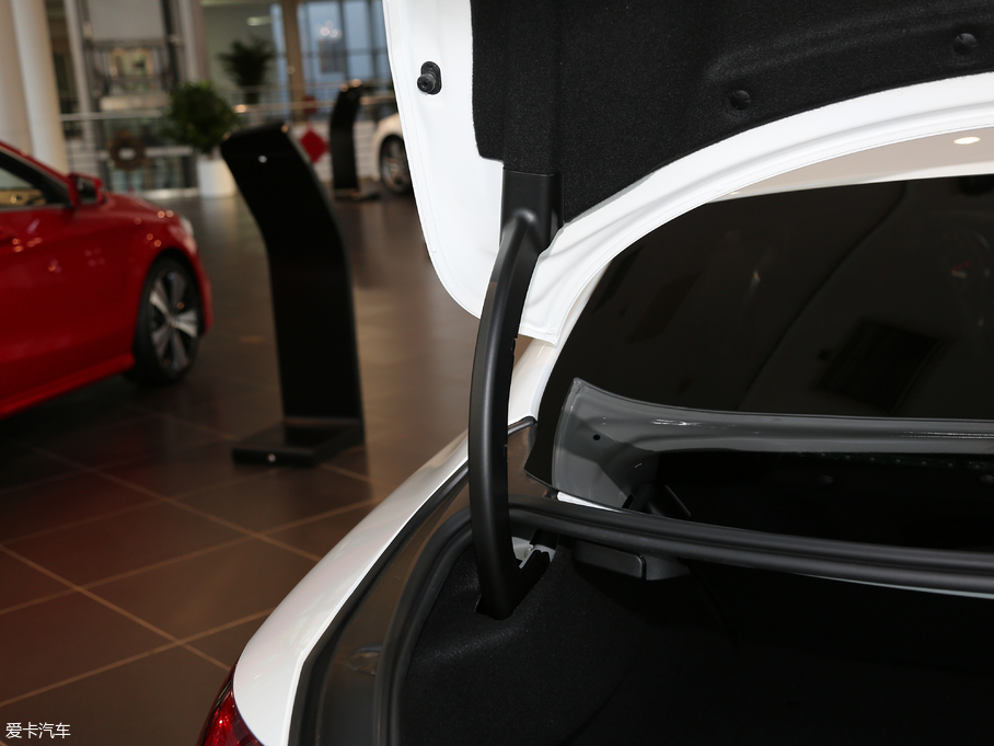 2018YC(j)Coupe C 200 I܇