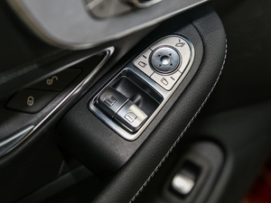 2018C 300 Iҹ؄e {܇ƅ^	