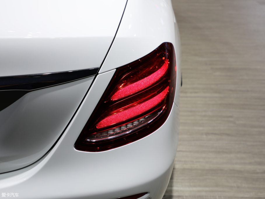 2019YE(M) E 300 \Ӱ