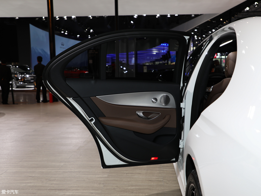 2019YE(M) E 300 \Ӱ