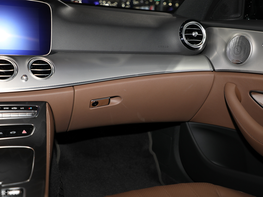 2019YE(M) E 300 \Ӱ