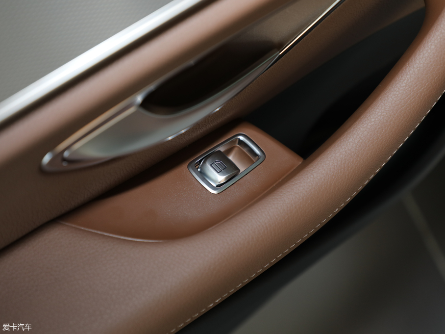 2019��YE��(�M��) E 200 �\�Ӱ� 4MATIC