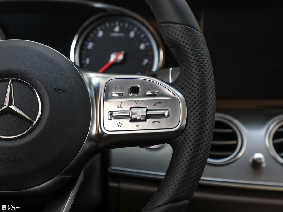 2019��YE��(�M��) E 200 �\�Ӱ� 4MATIC