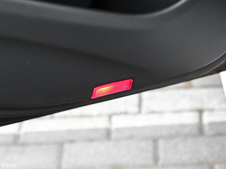 2019YE(M) E 300 \Ӱ