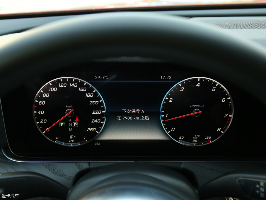 2020YE(M) E 300 \Ӱ