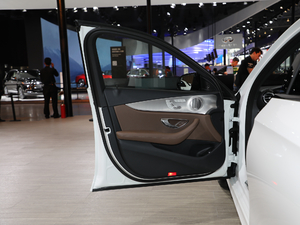 2019E 300 \Ӱ {λ܇T