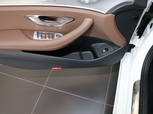 2019E 200 \Ӱ 4MATIC ǰTg