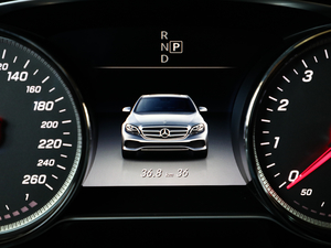 2019E 200 \Ӱ 4MATIC п؅^