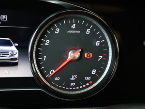 2019E 200 \Ӱ 4MATIC п؅^