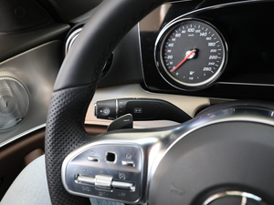 2019E 200 \Ӱ 4MATIC п؅^