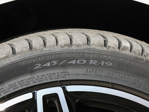 2019E 300 \(yn)(dng) ݆̥ߴ