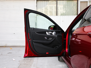 2020E 300 \Ӱ {λ܇T