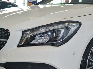 2018CLA 220 4MATIC ^