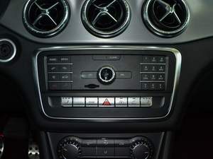 2018��CLA 220 4MATIC �п؅^(q��)