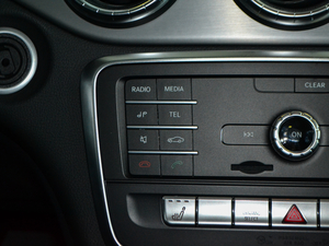 2018��CLA 220 4MATIC �п؅^(q��)