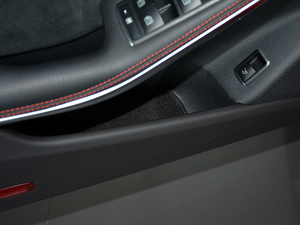 2018CLA 220 4MATIC ǰTg