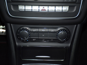 2018CLA 220 4MATIC {{