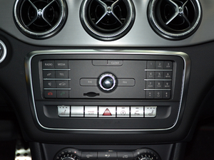 2018CLA 220 4MATIC п؅^(q)