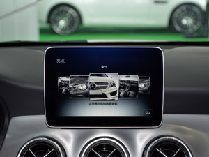 2018CLA 220 4MATIC п؅^(q)