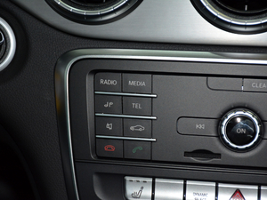 2018CLA 220 4MATIC п؅^(q)