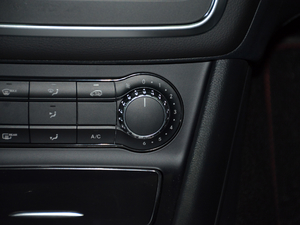 2018CLA 220 4MATIC п؅^