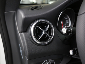 2018��CLA 200�r���� �п؅^