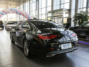 2018款CLS 300 豪华型 左后45度