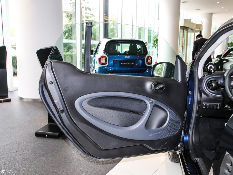 2019smart fortwo 0.9T 66ǧSL{؄e