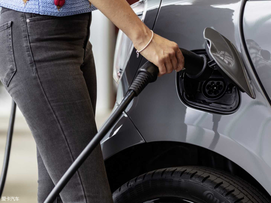 2019smart fortwo 늄܇ EQ 