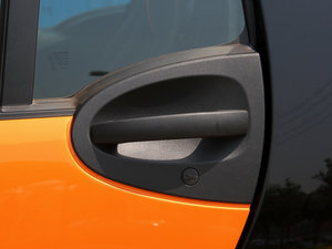 2011款1.0L MHD 硬顶燃橙版 主驾门拉手