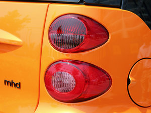 2011款1.0L MHD 硬顶燃橙版 细节外观