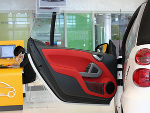 2011款1.0L MHD 敞篷激情版 空间座椅