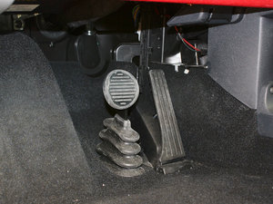2011款1.0L MHD 敞篷激情版 空间座椅