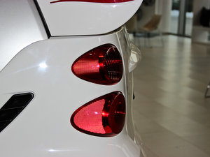 2013Jeremy Scott ؄e ^