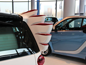 2013Jeremy Scott ؄e ^