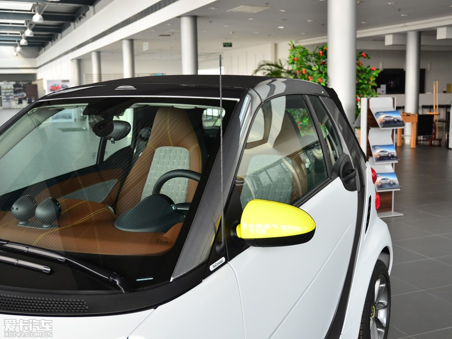 2014��smart fortwo 1.0T ���� BoConcept�؄e�� 