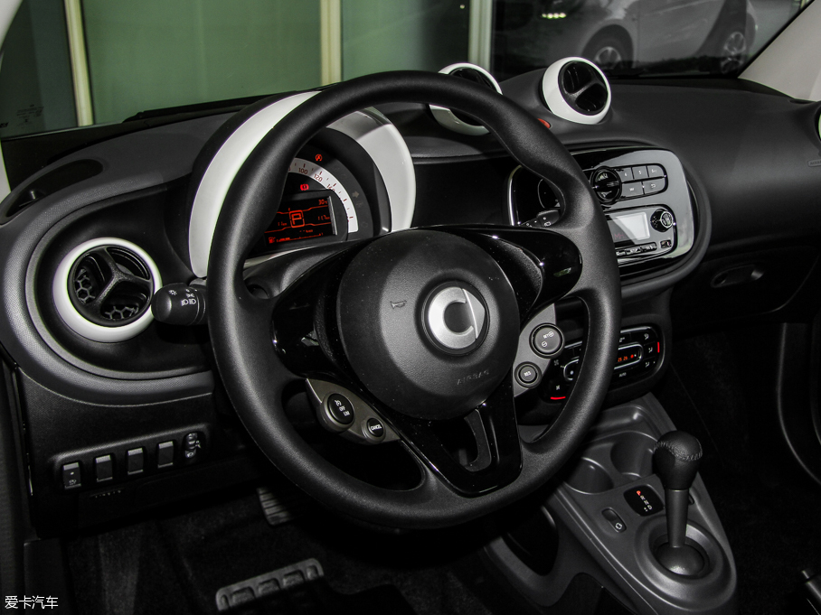 2015smart fortwo 1.0L Ӳ`Ӱ