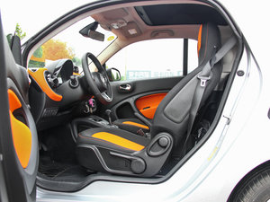 2015款1.0L 硬顶激情版 前排空间