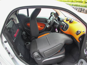 2015款1.0L 硬顶激情版 空间座椅