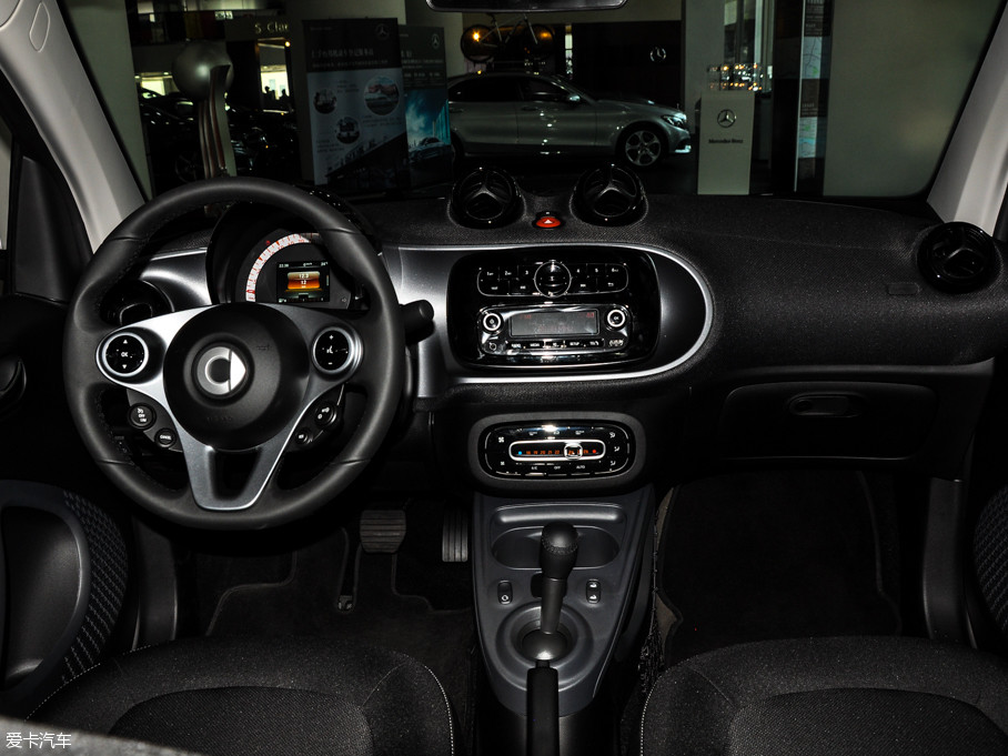 smartΪóƵģʻ㣬Ϊճ򵥷Ĵߡsmart fortwo 1.0L 棩