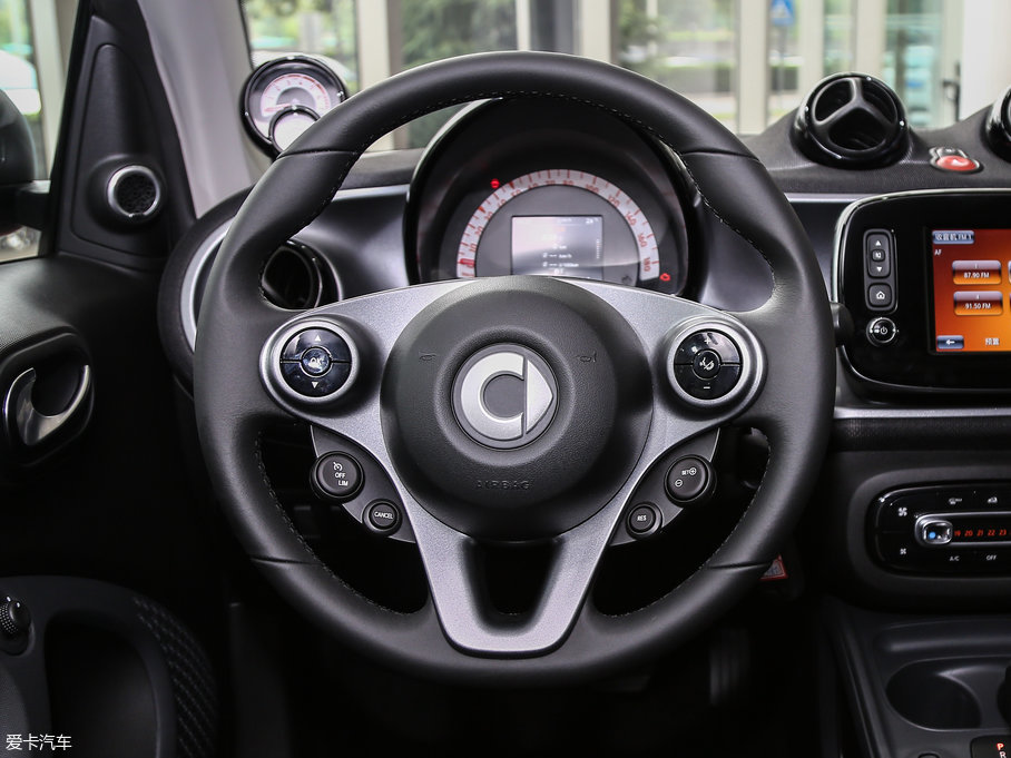 2017smart fortwo 1.0L ر