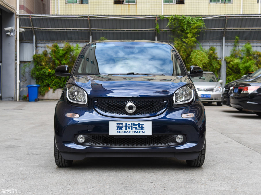 2017smart fortwo 1.0L {(ln)؄e