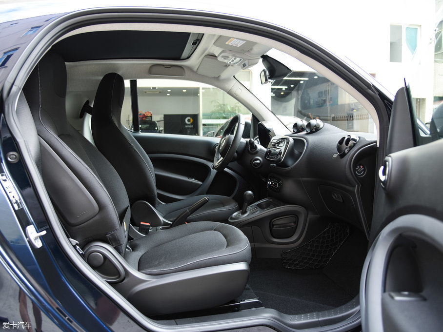 2017smart fortwo 1.0L {(ln)؄e