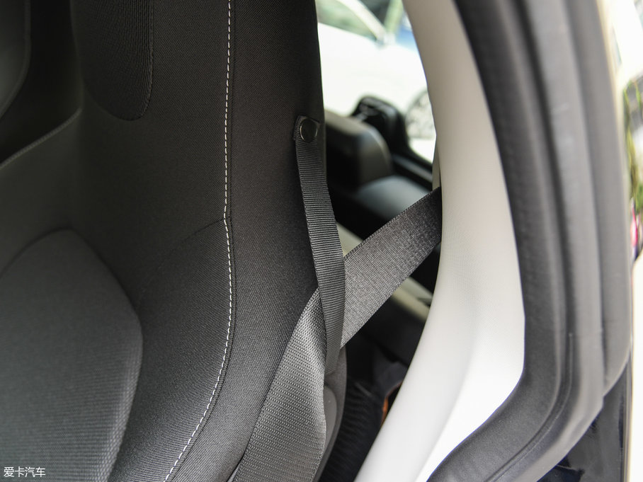 2017smart fortwo 1.0L {(ln)؄e