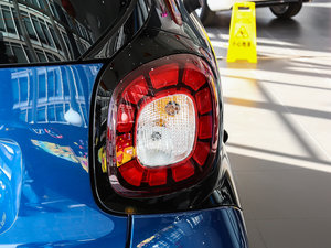 2017款1.0L 硬顶挚爱特别版 尾灯