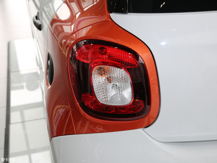 2018��smart forfour 1.0L �`�Ӱ�