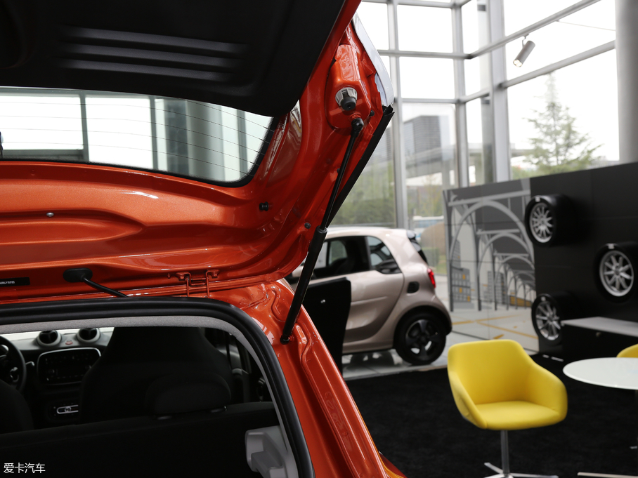 2018��smart forfour 1.0L �`�Ӱ�