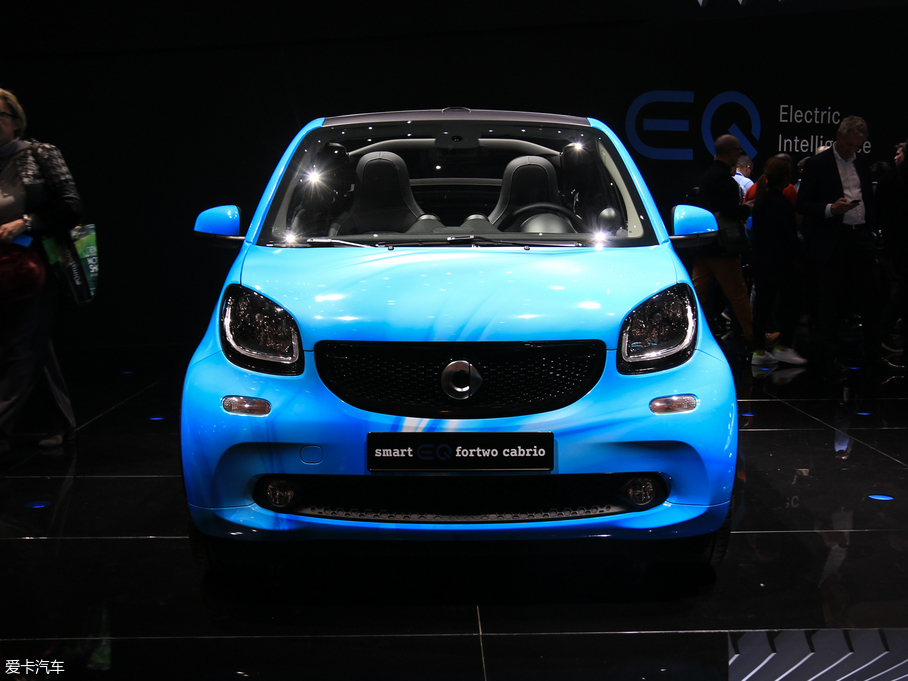 2018smart fortwo 늄܇ EQ fortwo cabrio