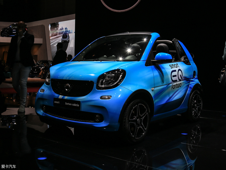 2018smart fortwo 늄܇ EQ fortwo cabrio