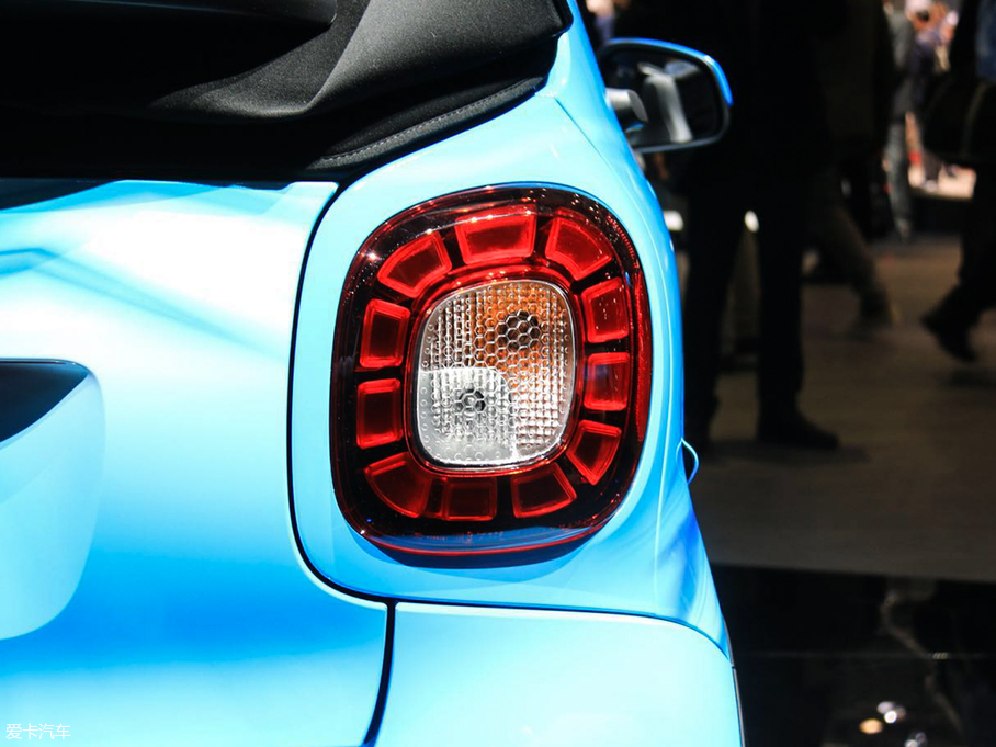 2018smart fortwo 늄܇ EQ fortwo cabrio